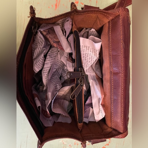 Dark brown leather men’s rustic explorer crossbody messenger satchel sling bag - Picture 13 of 14